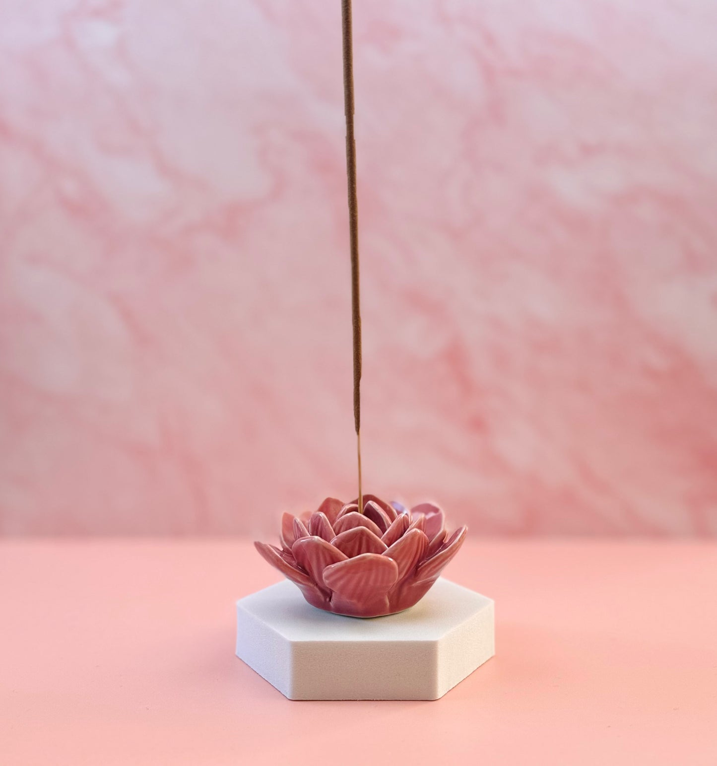 Porte-Encens “Nénuphar Sacré” – Offrande à la Déesse Intérieure