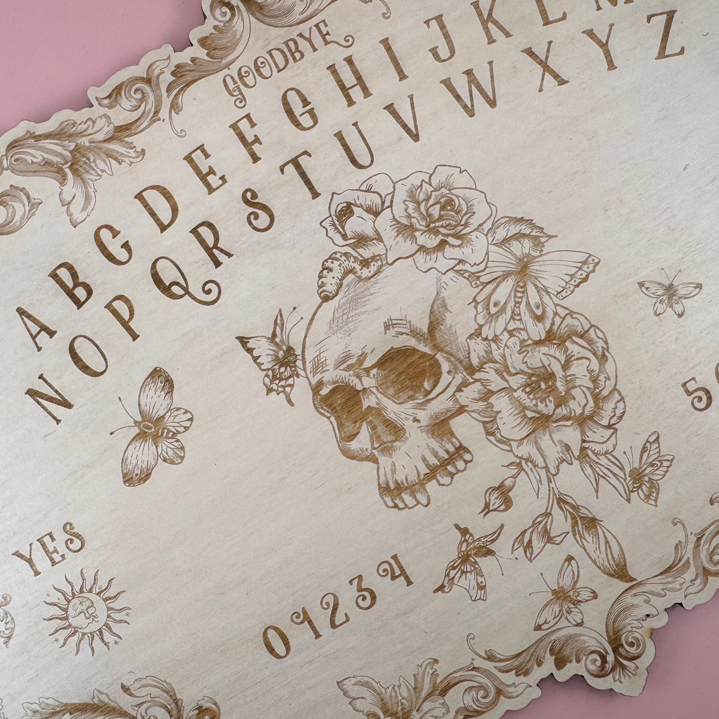 Planche de Ouija “Crâne Fleuri” – Dialogue avec l’Invisible